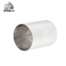 Perfil de extrusión de sección hueca de aluminio pulido y mate.